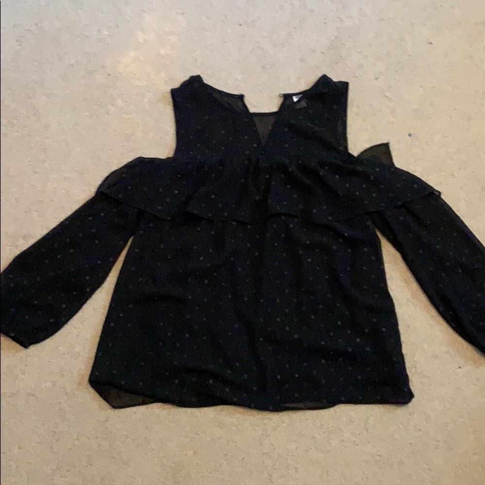 Old navy cold shoulder puffed sleeve shirt